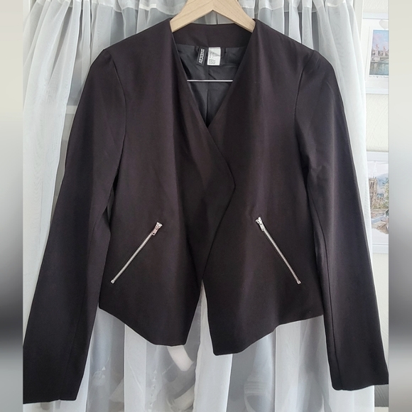 H&M, like new, black blazer, size 6 - Picture 2 of 5